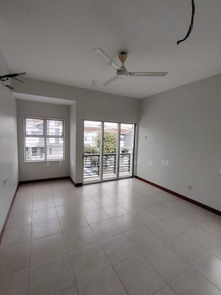 Rumah Teres 2-Tingkat untuk Dijual di D'alpinia (Puchong) - Steve Tham - Living Room - PropertyGuru.com.my