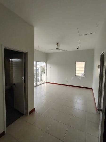 Rumah Teres 2-Tingkat untuk Dijual di D'alpinia (Puchong) - Steve Tham - Living Room - PropertyGuru.com.my