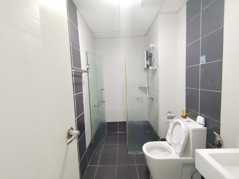 Kediaman Servis untuk Disewa di Centrestage Designer Suite - Owen Loke - Bathroom - PropertyGuru.com.my