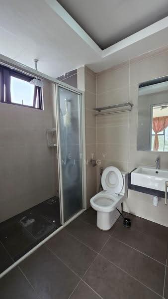 Kediaman Servis untuk Dijual di Glomac Centro Service Apartment - Betty Ning - Bathroom - PropertyGuru.com.my