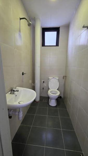 Kediaman Servis untuk Dijual di Glomac Centro Service Apartment - Betty Ning - Bathroom - PropertyGuru.com.my