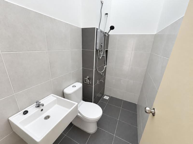 1-storey Terraced House for Rent in Bandar Putra Kulai (Kulai) - Serene Teh - Bathroom - PropertyGuru.com.my