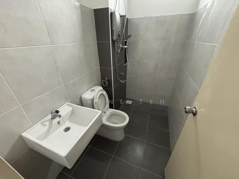 1-storey Terraced House for Rent in Bandar Putra Kulai (Kulai) - Serene Teh - Bathroom - PropertyGuru.com.my
