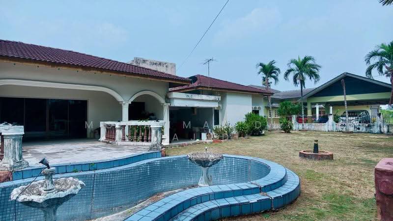Bungalow House for Sale in Kampung Raja Uda (Port Klang (Pelabuhan Klang)) - Mohammad Din Majid - Exterior - PropertyGuru.com.my