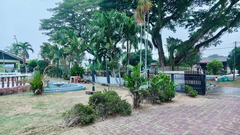 Bungalow House for Sale in Kampung Raja Uda (Port Klang (Pelabuhan Klang)) - Mohammad Din Majid - Garden - PropertyGuru.com.my