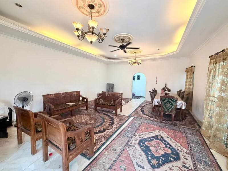Bungalow House for Sale in Kampung Raja Uda (Port Klang (Pelabuhan Klang)) - Mohammad Din Majid - Living Room - PropertyGuru.com.my