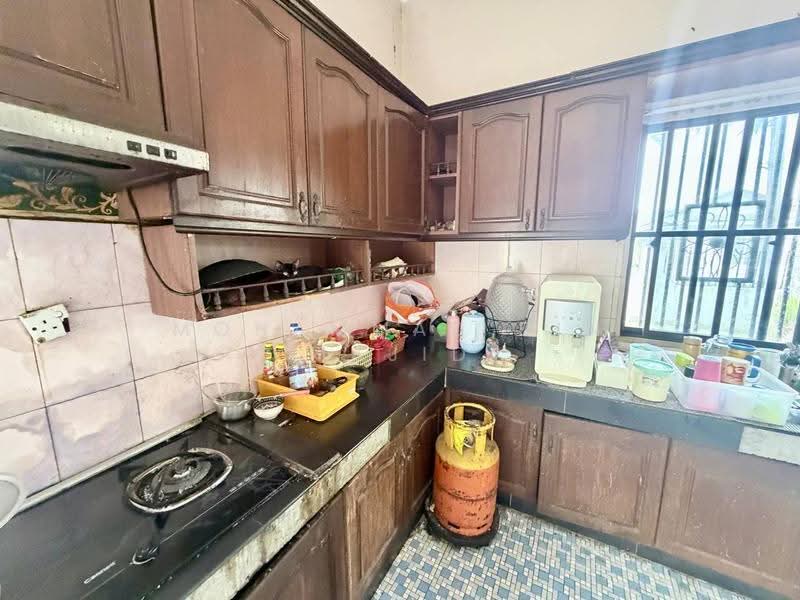 Bungalow House for Sale in Kampung Raja Uda (Port Klang (Pelabuhan Klang)) - Mohammad Din Majid - Kitchen - PropertyGuru.com.my