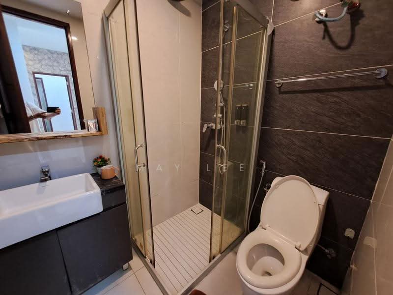 Kondominium untuk Dijual di Bay Laurel @ Country Garden Danga Bay - May Lee - Bathroom - PropertyGuru.com.my