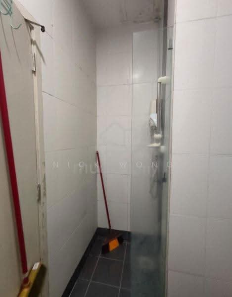Kondominium untuk Disewa di Residensi R8 - Nick Wong - Bathroom - PropertyGuru.com.my