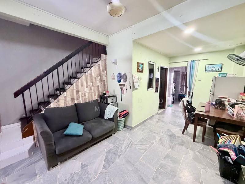 Rumah Teres 2-Tingkat untuk Dijual di BANDAR PUCHONG JAYA (Puchong) - Mohammad Din Majid - Living Room - PropertyGuru.com.my