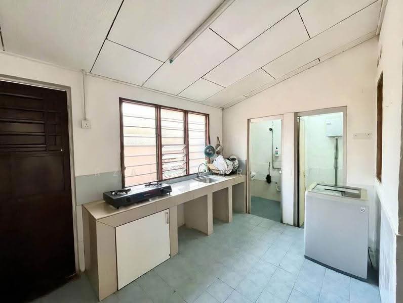 Terraced House for Sale in Taman Universiti (Skudai) - Arzaim Barimin - Kitchen - PropertyGuru.com.my