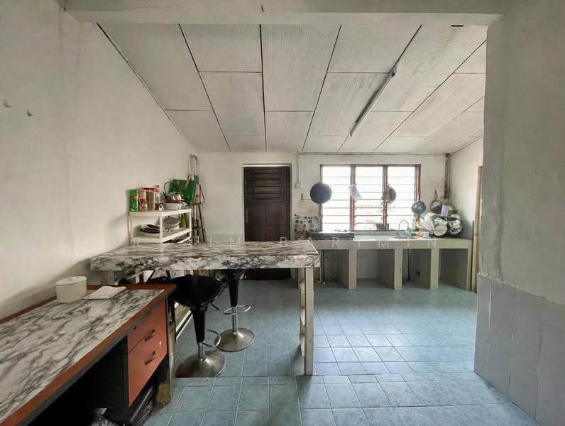 Terraced House for Sale in Taman Universiti (Skudai) - Arzaim Barimin - Kitchen - PropertyGuru.com.my