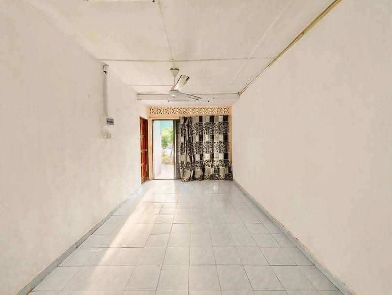 Terraced House for Sale in Taman Universiti (Skudai) - Arzaim Barimin - Living Room - PropertyGuru.com.my