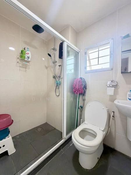 Townhouse for Sale in Shah Alam (Selangor) - Mohammad Din Majid - Bathroom - PropertyGuru.com.my