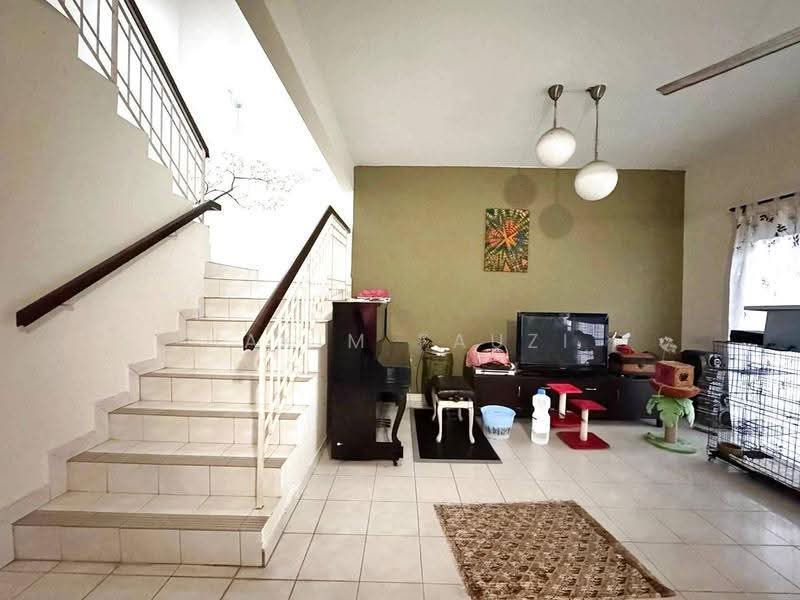 Cluster House for Sale in Puncak Alam (Selangor) - Hakim Fauzi - Living Room - PropertyGuru.com.my