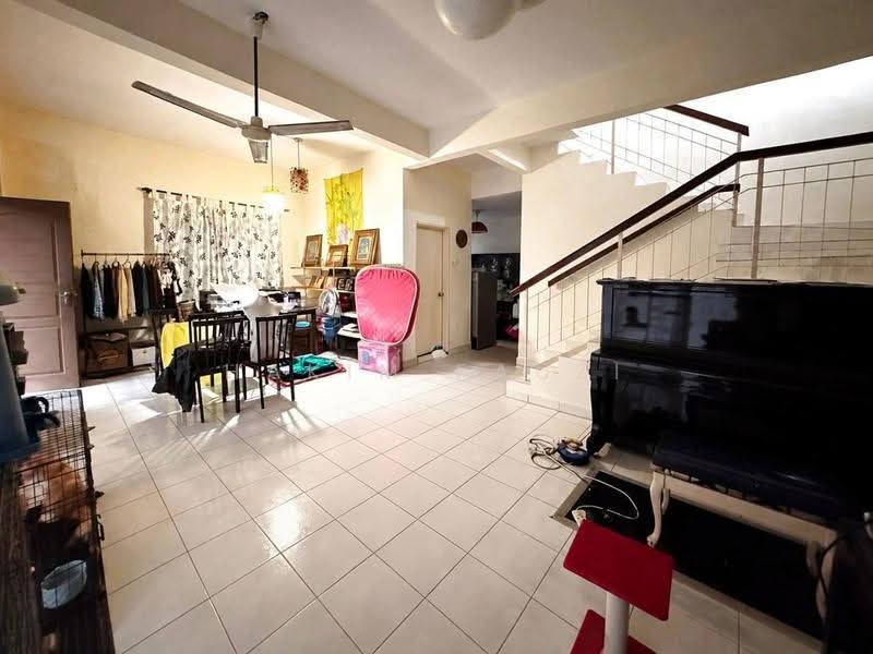 Cluster House for Sale in Puncak Alam (Selangor) - Hakim Fauzi - Living Room - PropertyGuru.com.my