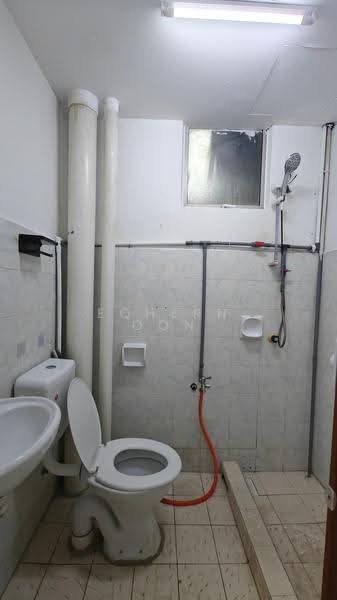 Apartment for Rent at Pangsapuri Lagoon Perdana - Eqhern Oon - Bathroom - PropertyGuru.com.my