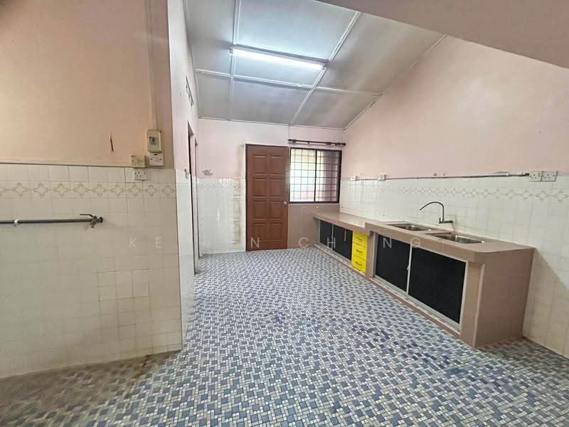 Rumah Teres 2-Tingkat untuk Dijual di Taman Bertuah (Ipoh) - Kelvin Chong - Kitchen - PropertyGuru.com.my
