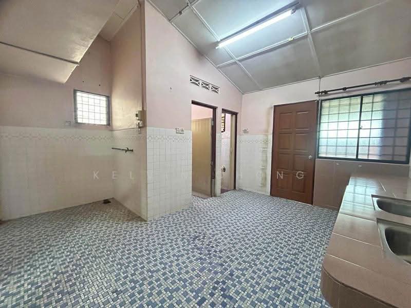 Rumah Teres 2-Tingkat untuk Dijual di Taman Bertuah (Ipoh) - Kelvin Chong - Kitchen - PropertyGuru.com.my