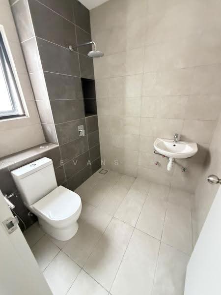 2-storey Terraced House for Sale in Setia Utama (Setia Alam) - Evans Ee - Bathroom - PropertyGuru.com.my