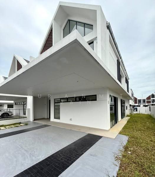 Semi-Detached House for Sale in Shah Alam (Selangor) - Nur Ain Mat Zain - Exterior - PropertyGuru.com.my