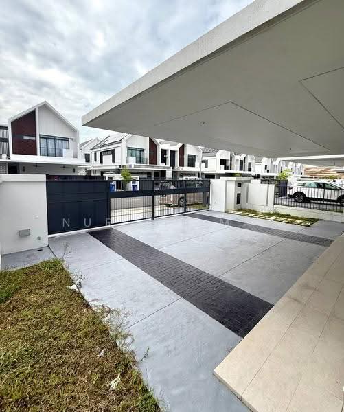 Semi-Detached House for Sale in Shah Alam (Selangor) - Nur Ain Mat Zain - Exterior - PropertyGuru.com.my