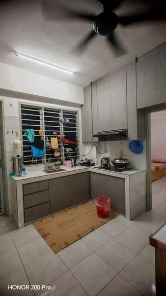 Rumah Teres 2-Tingkat untuk Disewa di Semenyih (Selangor) - Vin Mukdawichit - Kitchen - PropertyGuru.com.my