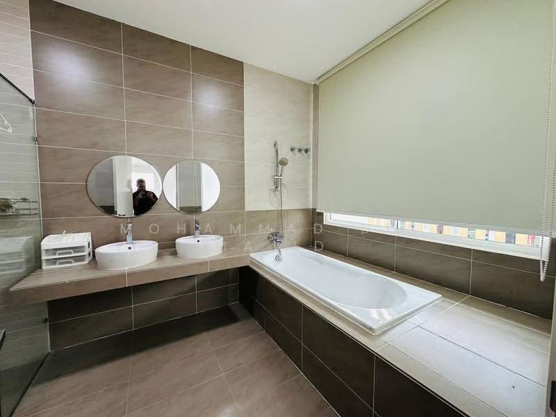 Semi-Detached House for Sale in Cyberjaya (Selangor) - Mohammad Din Majid - Bathroom - PropertyGuru.com.my