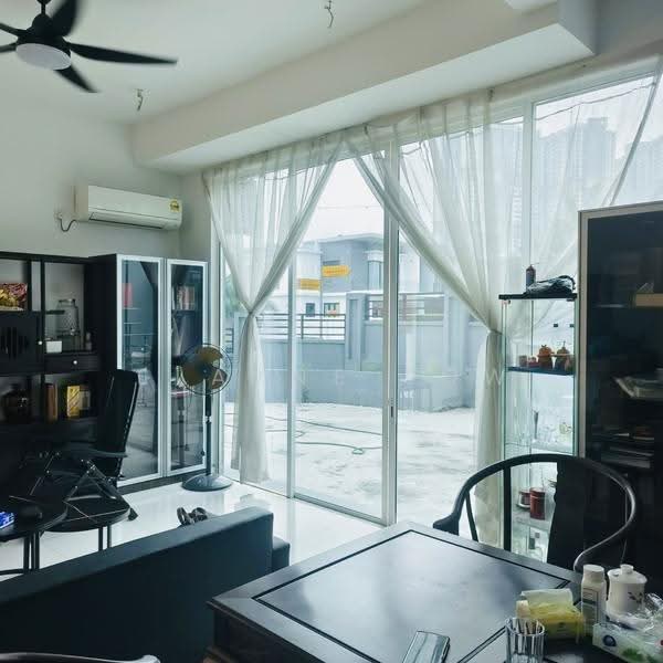 Cluster House for Sale in Austin (Johor Bahru) - Elayne Low - Living Room - PropertyGuru.com.my