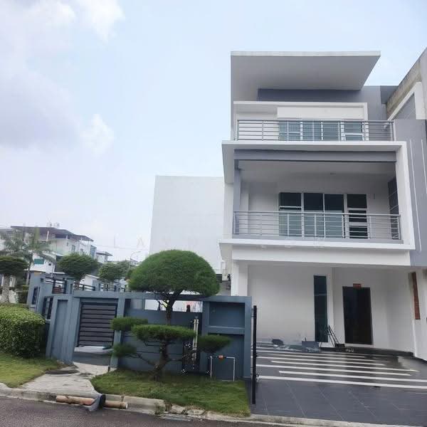 Cluster House for Sale in Austin (Johor Bahru) - Elayne Low - Exterior - PropertyGuru.com.my