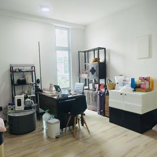 Cluster House for Sale in Austin (Johor Bahru) - Elayne Low - Study - PropertyGuru.com.my