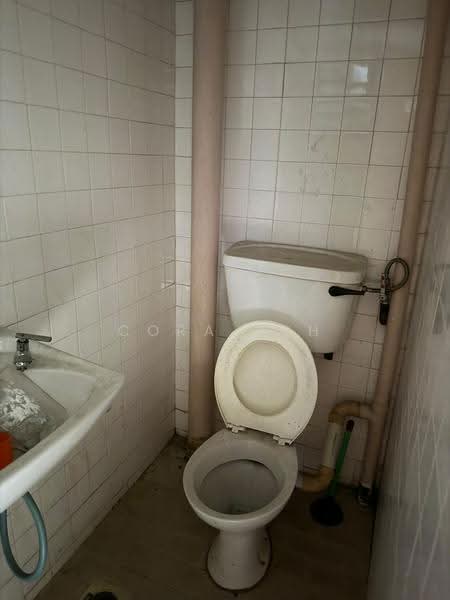 Shop / Office for Rent in Johor Bahru (Johor) - Cora Loh - Bathroom - PropertyGuru.com.my