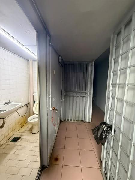 Shop / Office for Rent in Johor Bahru (Johor) - Cora Loh - Bathroom - PropertyGuru.com.my