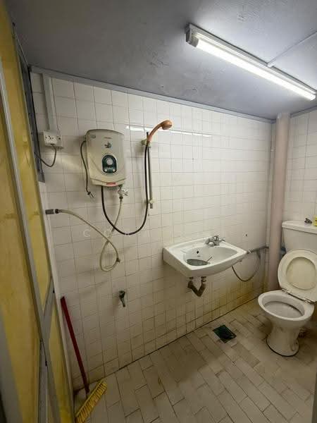 Shop / Office for Rent in Johor Bahru (Johor) - Cora Loh - Bathroom - PropertyGuru.com.my