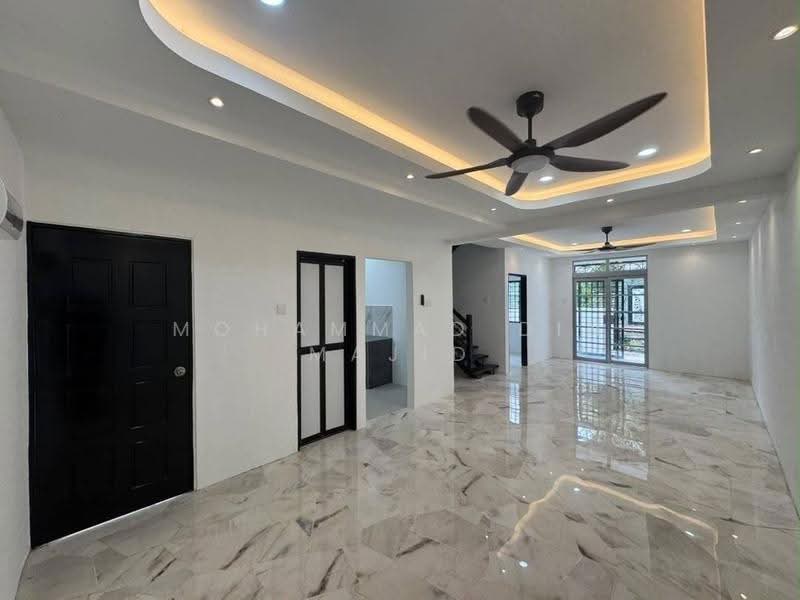 2-storey Terraced House for Sale in Subang Jaya (Selangor) - Mohammad Din Majid - Living Room - PropertyGuru.com.my