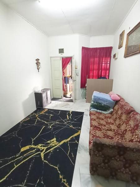 1-storey Terraced House for Sale in Bandar Puncak Alam (Puncak Alam) - Zimir Shah - Living Room - PropertyGuru.com.my