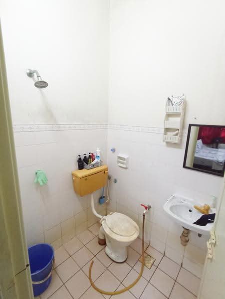 1-storey Terraced House for Sale in Bandar Puncak Alam (Puncak Alam) - Zimir Shah - Bathroom - PropertyGuru.com.my