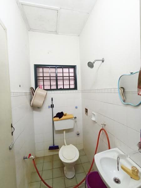 1-storey Terraced House for Sale in Bandar Puncak Alam (Puncak Alam) - Zimir Shah - Bathroom - PropertyGuru.com.my