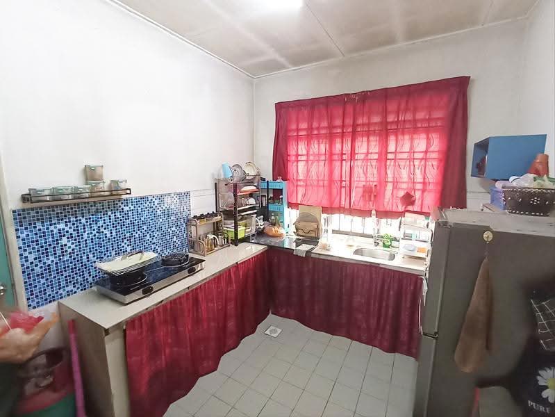 1-storey Terraced House for Sale in Bandar Puncak Alam (Puncak Alam) - Zimir Shah - Kitchen - PropertyGuru.com.my