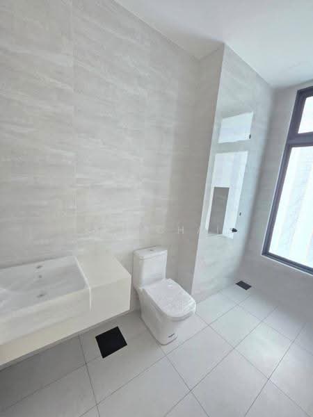 Bungalow House for Sale in Taman Molek (Johor Bahru) - Ken Chai - Bathroom - PropertyGuru.com.my
