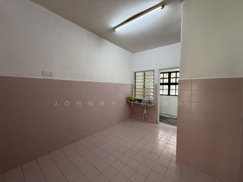 Rumah Teres untuk Dijual di Bandar Sungai Long (Selangor) - Johnny Leong - Kitchen - PropertyGuru.com.my