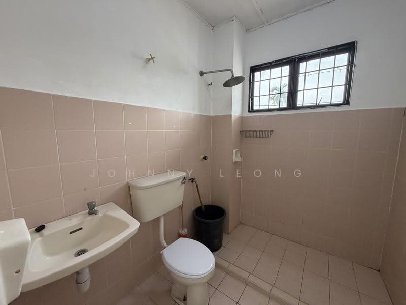 Rumah Teres untuk Dijual di Bandar Sungai Long (Selangor) - Johnny Leong - Bathroom - PropertyGuru.com.my