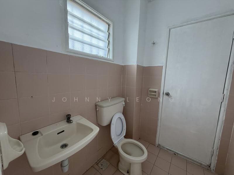 Rumah Teres untuk Dijual di Bandar Sungai Long (Selangor) - Johnny Leong - Bathroom - PropertyGuru.com.my