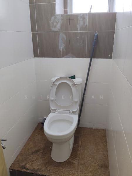 Shop for Rent in Sungai Buloh (Selangor) - Shirley Tan - Bathroom - PropertyGuru.com.my