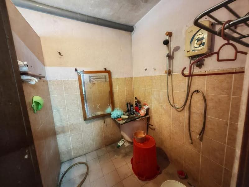 1-storey Terraced House for Sale in Kelana Jaya (Petaling Jaya) - Jacky Leong - Bathroom - PropertyGuru.com.my