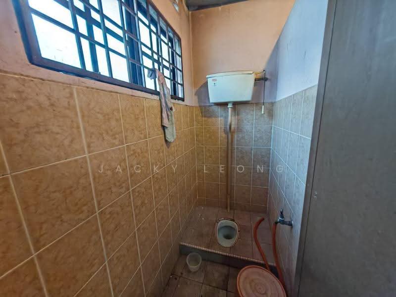 1-storey Terraced House for Sale in Kelana Jaya (Petaling Jaya) - Jacky Leong - Bathroom - PropertyGuru.com.my