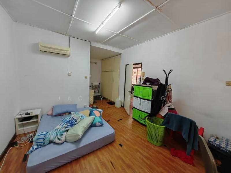 Rumah Teres 2-Tingkat untuk Dijual di Seksyen 17 (Petaling Jaya) - Jacky Leong - Bedroom - PropertyGuru.com.my