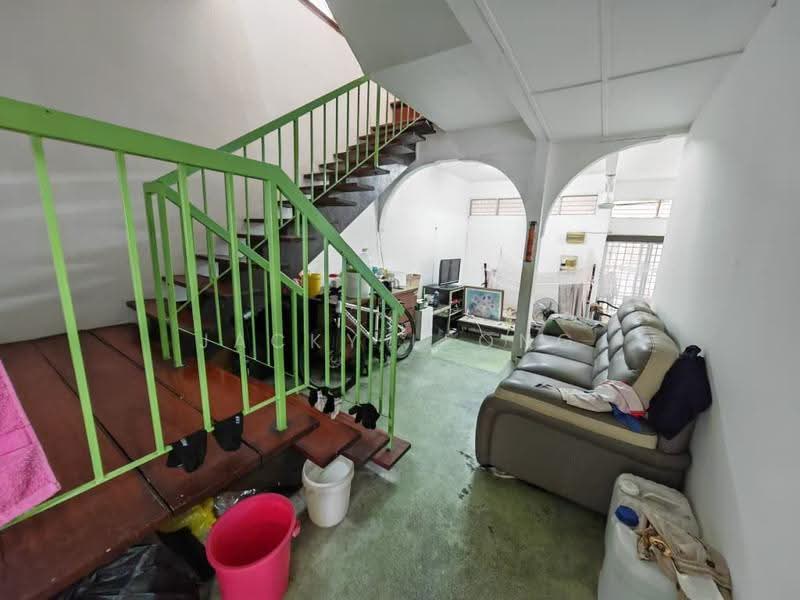 Rumah Teres 2-Tingkat untuk Dijual di Seksyen 17 (Petaling Jaya) - Jacky Leong - Living Room - PropertyGuru.com.my