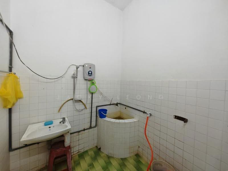 Rumah Teres 2-Tingkat untuk Dijual di Seksyen 17 (Petaling Jaya) - Jacky Leong - Bathroom - PropertyGuru.com.my