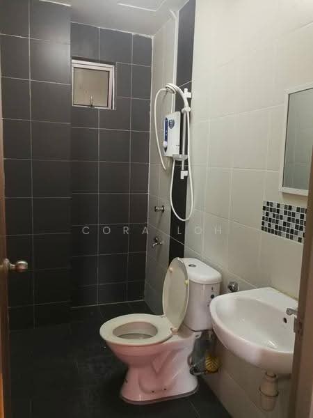 Pangsapuri untuk Disewa di Zennith Suites (Pangsapuri Kebun Teh) - Cora Loh - Bathroom - PropertyGuru.com.my